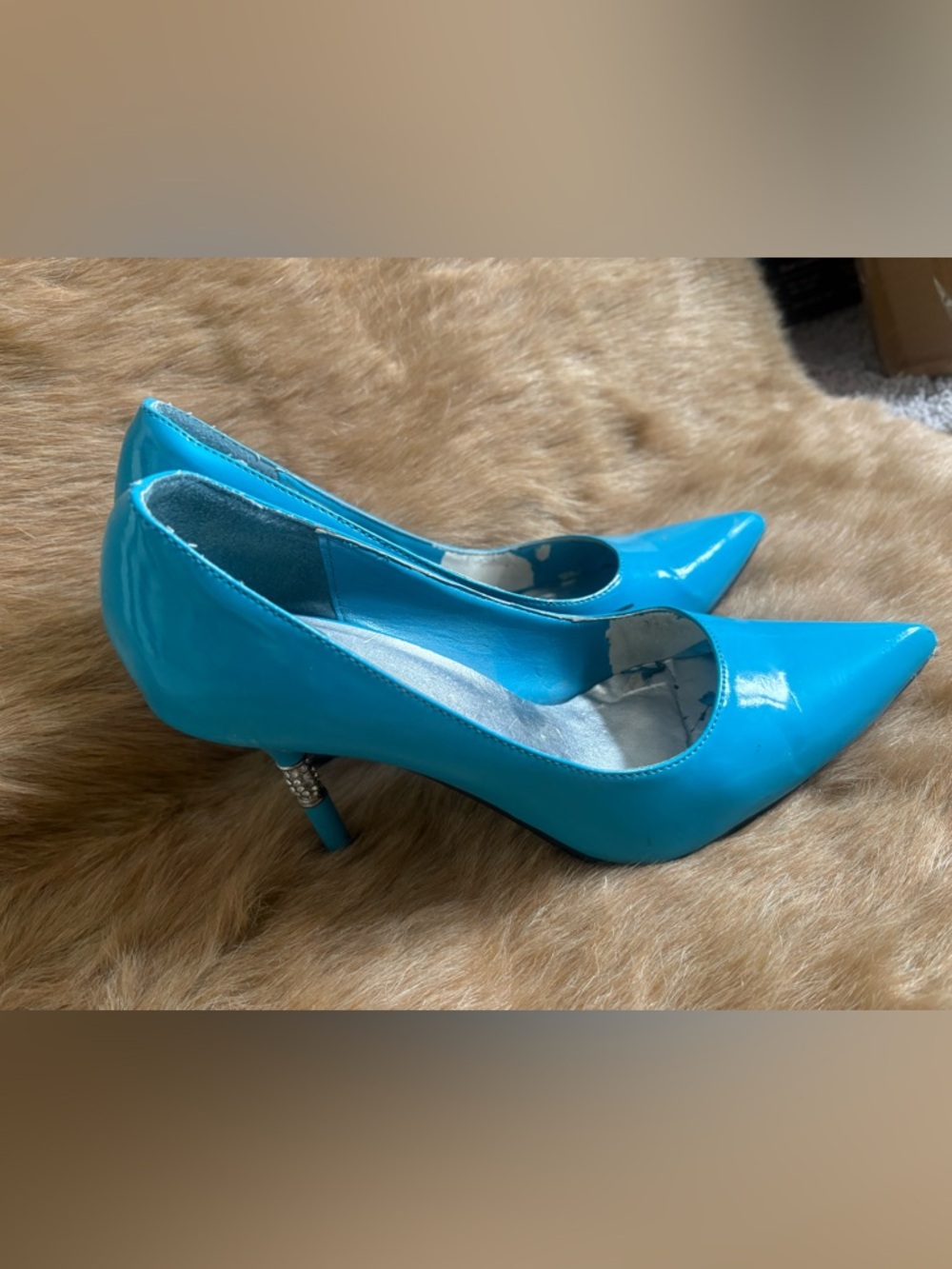 le chateau Bright Turquoise Patent Pointed-Toe Pumps - Picture 2 of 5